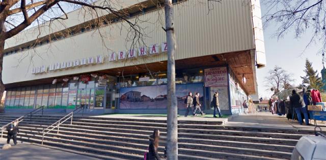 Naszaly Aruhaz Vac () Naszaly Aruhaz Vac
